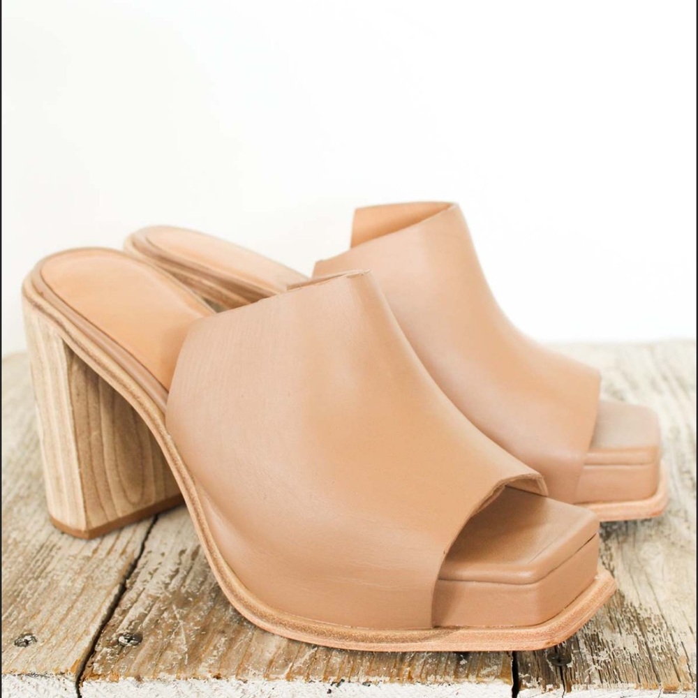 Wal & Pai Denker camel calf leather square toe platform heels 37 runs large